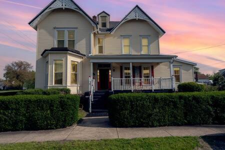 Spacious Upstairs 1Bed- Walking Distance To Beach Outlet Mall Michigan City Extérieur photo
