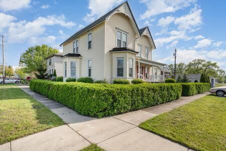 Spacious Upstairs 1Bed- Walking Distance To Beach Outlet Mall Michigan City Extérieur photo