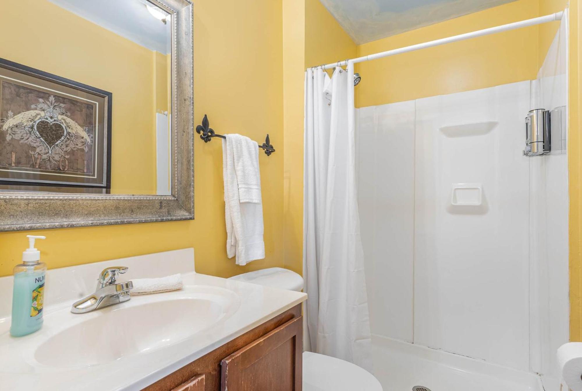 Spacious Upstairs 1Bed- Walking Distance To Beach Outlet Mall Michigan City Extérieur photo