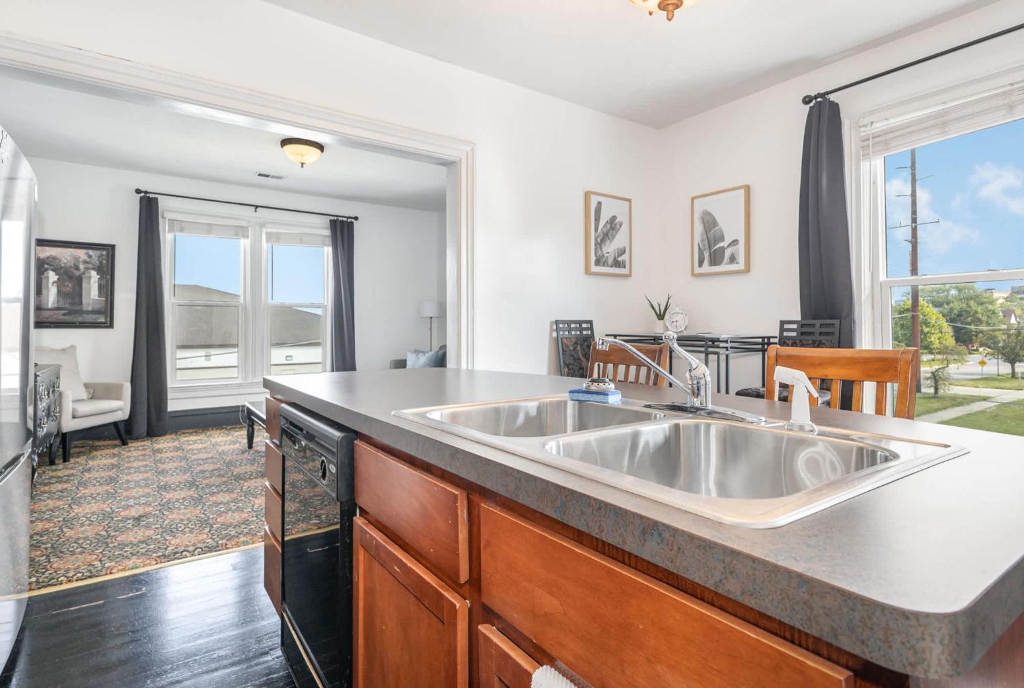 Spacious Upstairs 1Bed- Walking Distance To Beach Outlet Mall Michigan City Extérieur photo