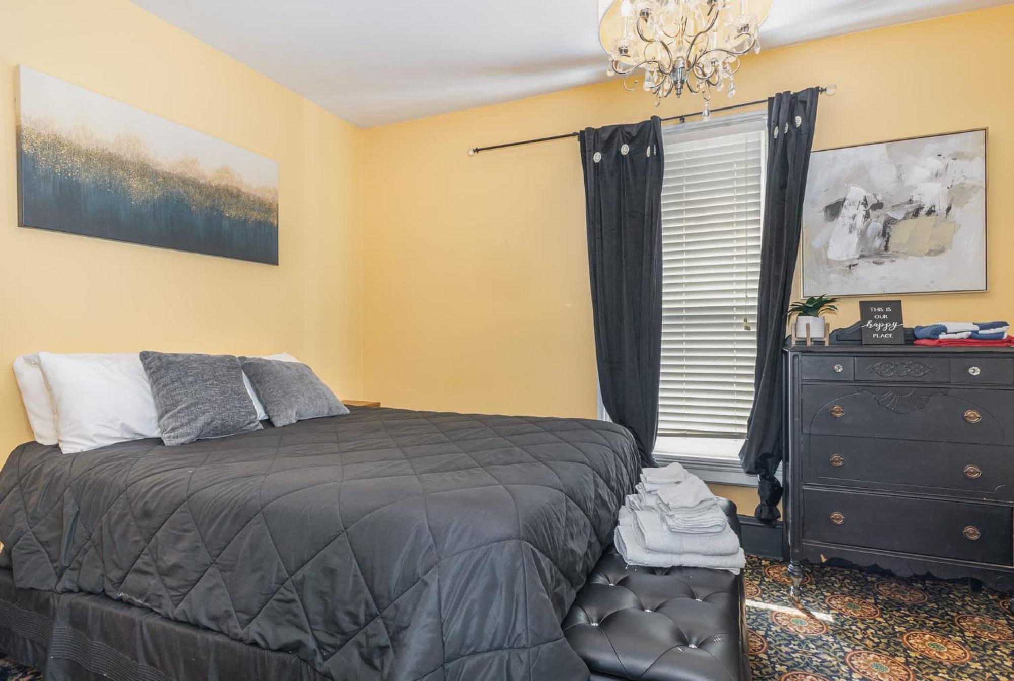 Spacious Upstairs 1Bed- Walking Distance To Beach Outlet Mall Michigan City Extérieur photo