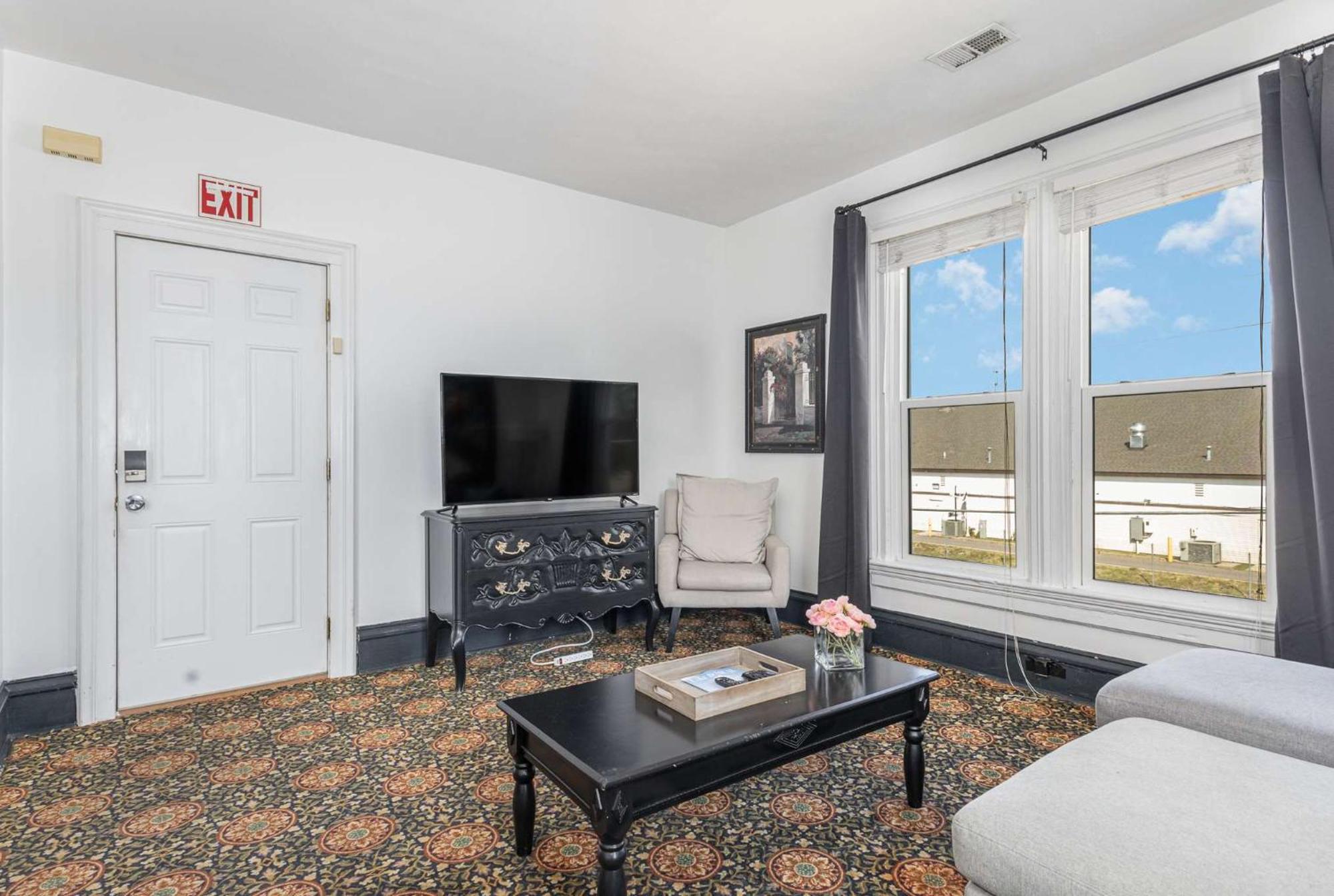 Spacious Upstairs 1Bed- Walking Distance To Beach Outlet Mall Michigan City Extérieur photo