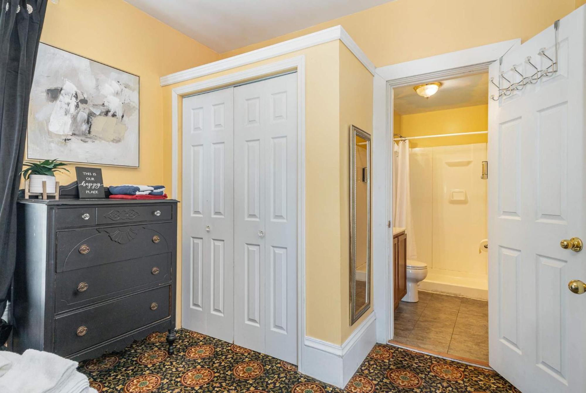 Spacious Upstairs 1Bed- Walking Distance To Beach Outlet Mall Michigan City Extérieur photo